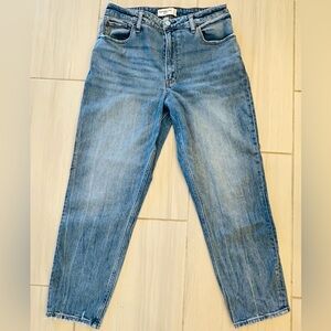 Abercrombie & Fitch Women’s size 30 Curve Love High Rise Mom Jeans